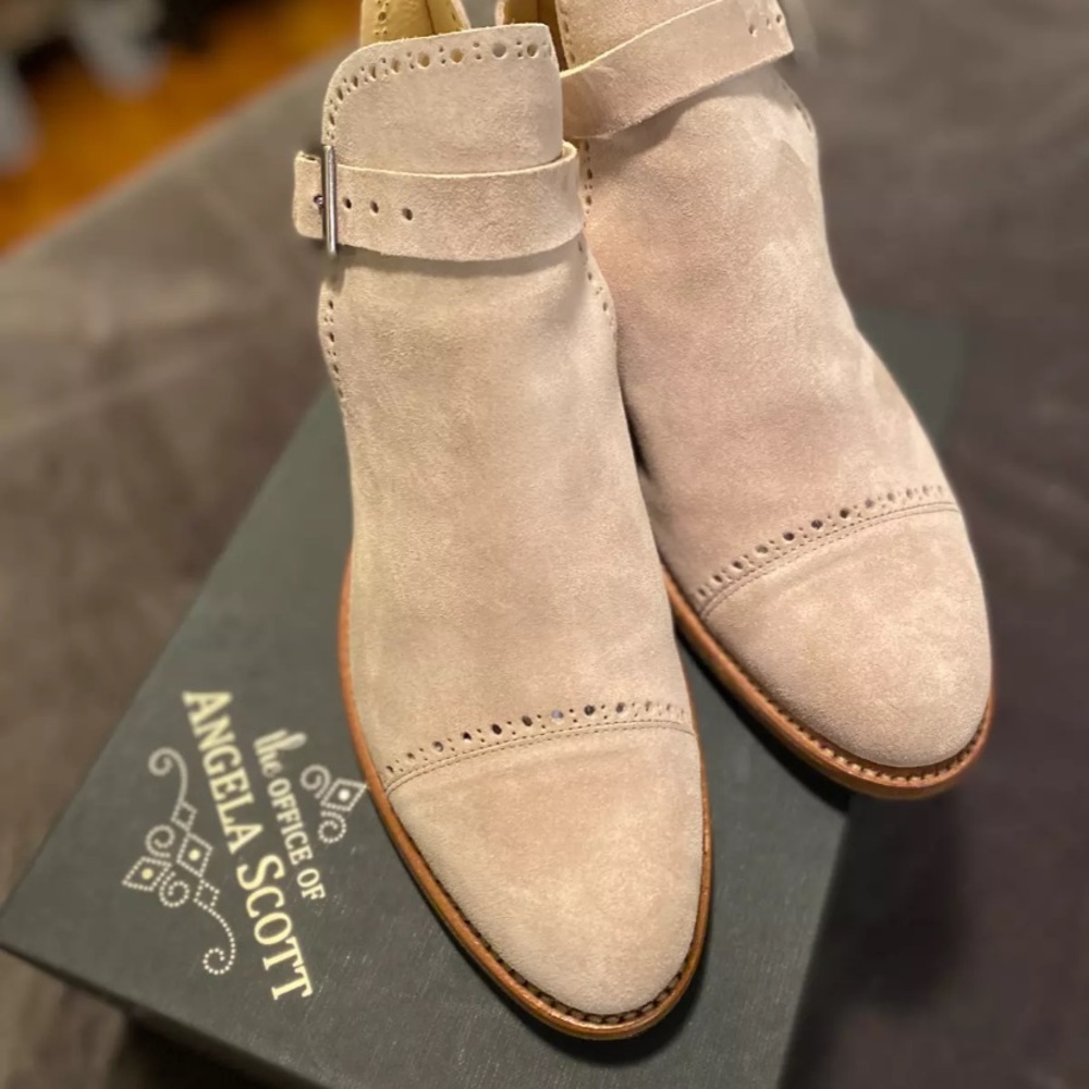 The Office of Angela Scott - Mr. Ed sz 40